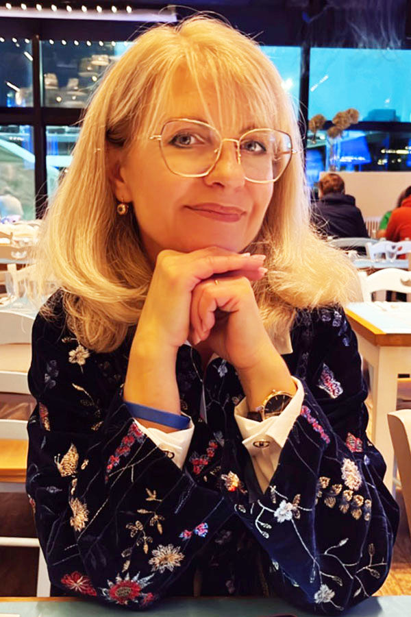 Oksana, Poland